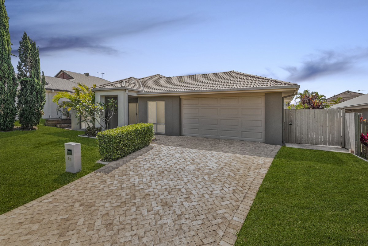19 Whitecedar Circuit, North Lakes, QLD 4509 AUS