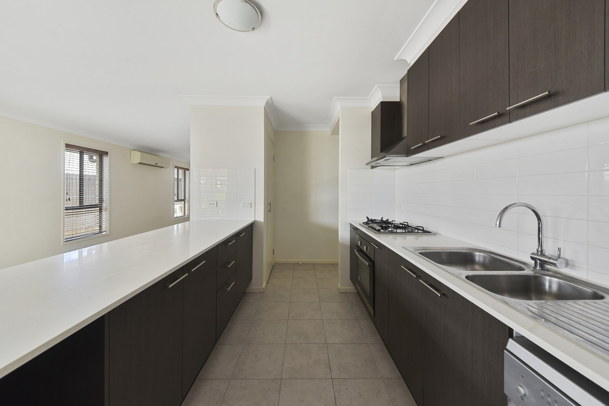 7 Hallvard Crescent, Augustine Heights, QLD 4300 AUS