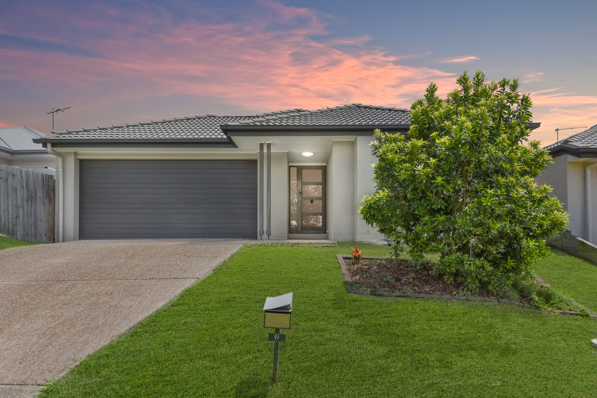 7 Hallvard Crescent, Augustine Heights, QLD 4300 AUS