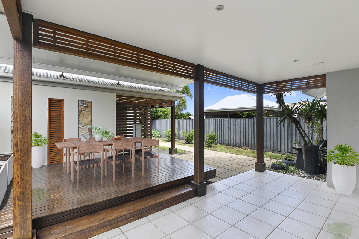 11 Walsh Street, Redcliffe, QLD 4020 AUS
