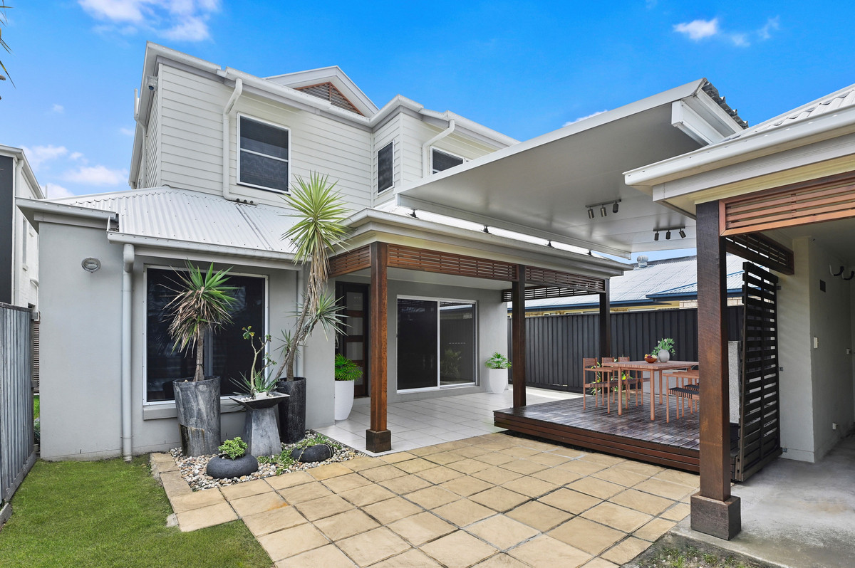 11 Walsh Street, Redcliffe, QLD 4020 AUS