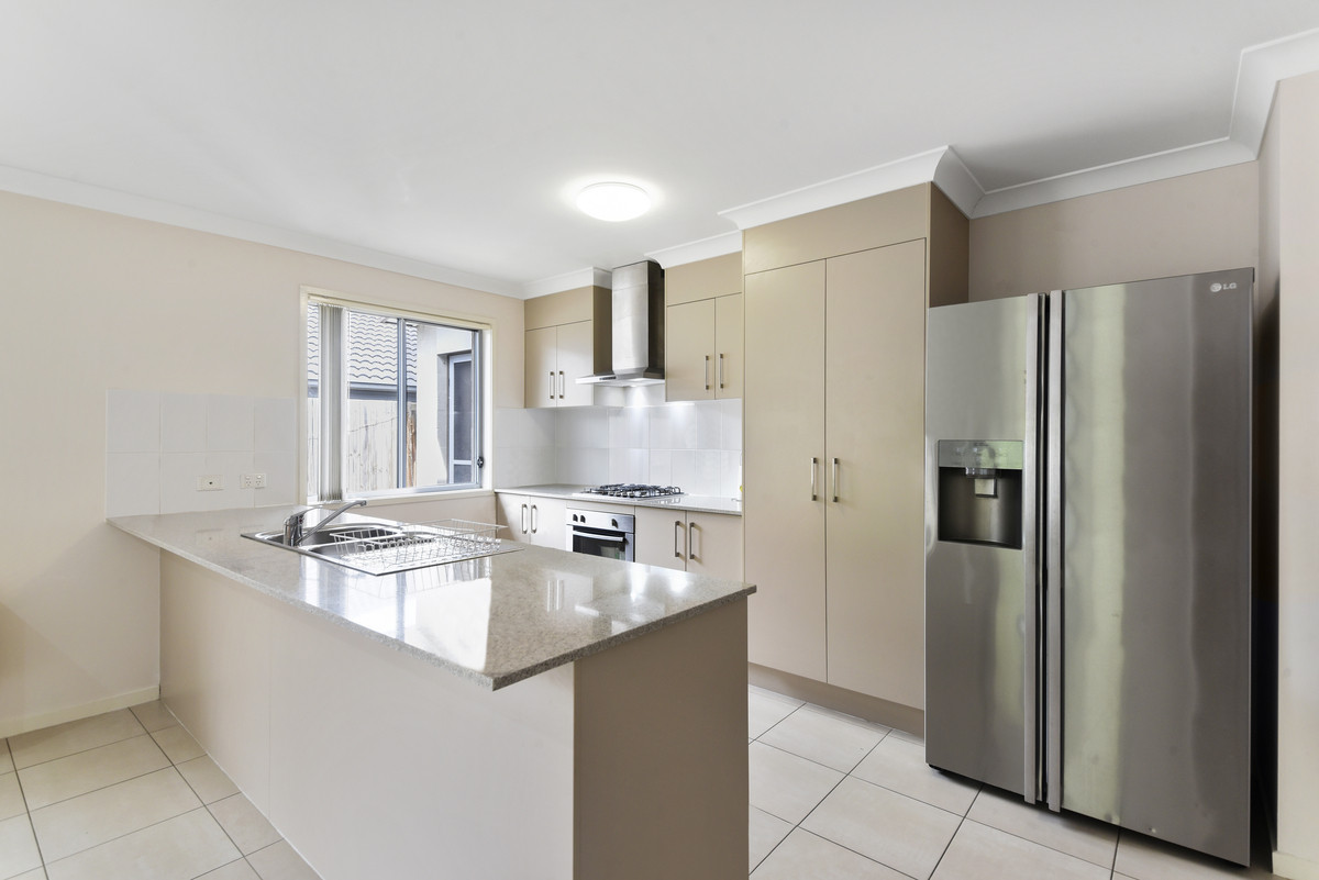 5 Cardena Drive, Augustine Heights, QLD 4300 AUS