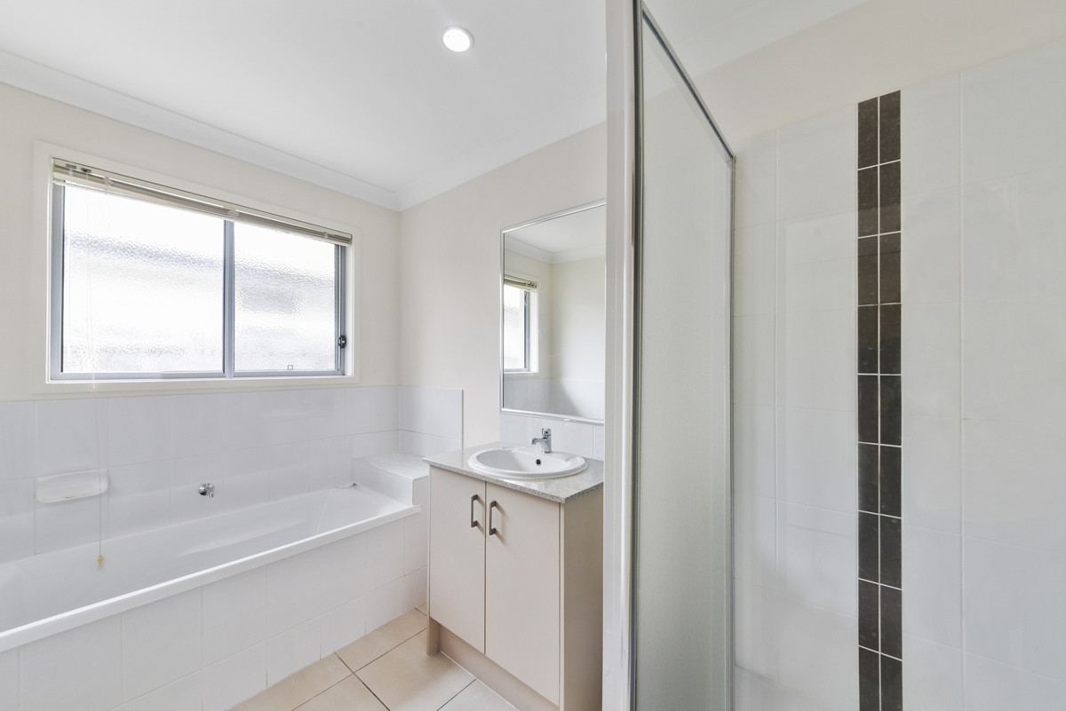 5 Cardena Drive, Augustine Heights, QLD 4300 AUS