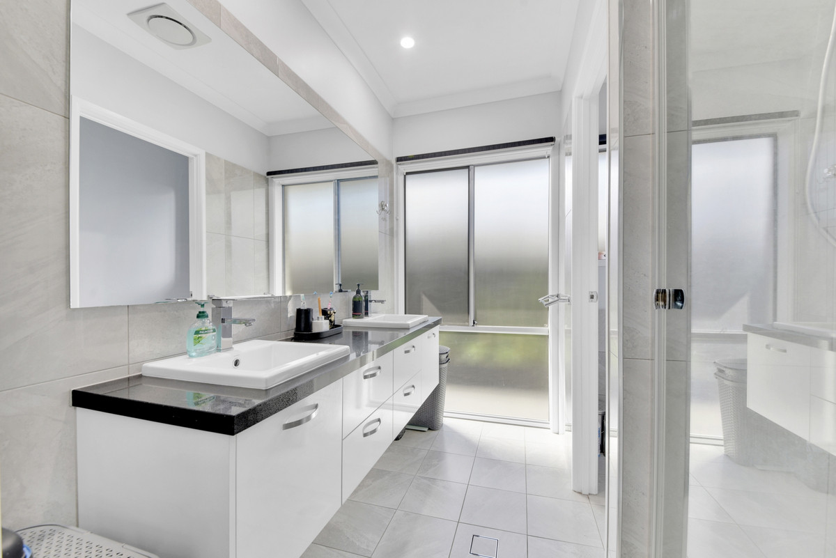 6 Henning Place, Burpengary East, QLD 4505 AUS