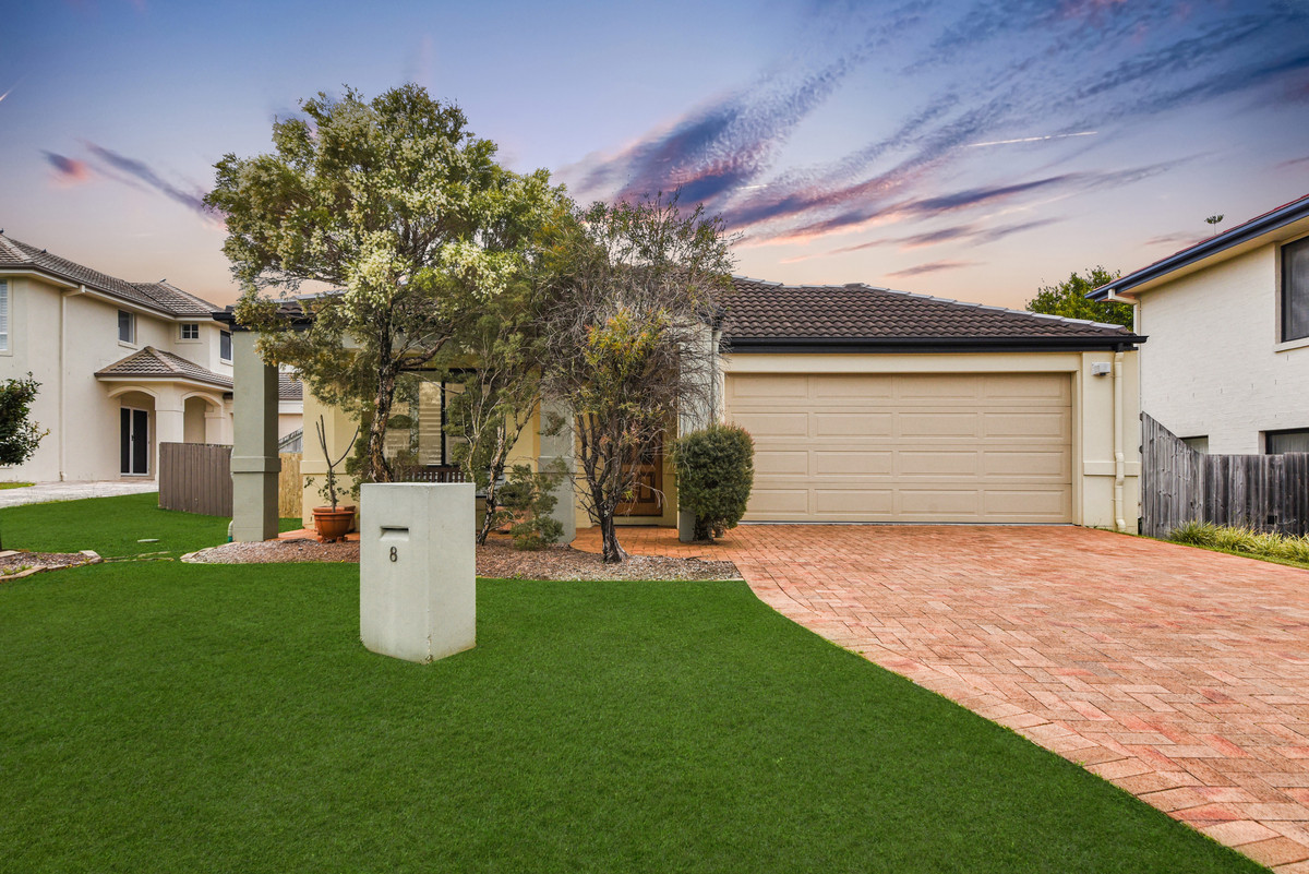8 Albatross Close, North Lakes, QLD 4509 AUS