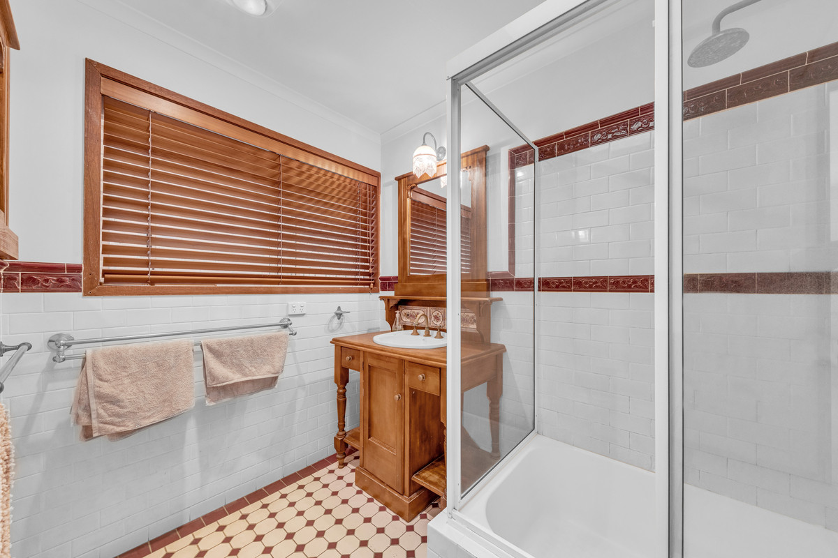 84 Dorville Road, Carseldine, QLD 4034 AUS