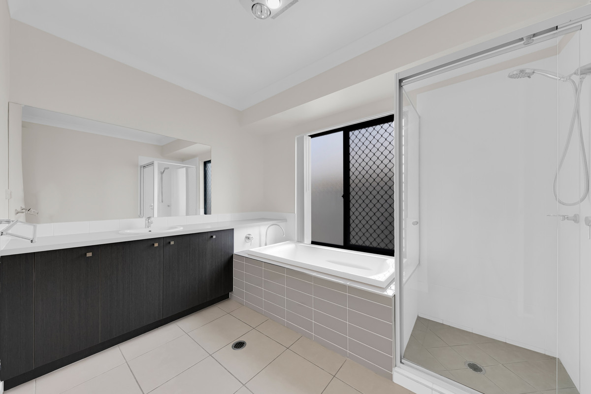 44 Roach Crescent, Redbank Plains, QLD 4301 AUS